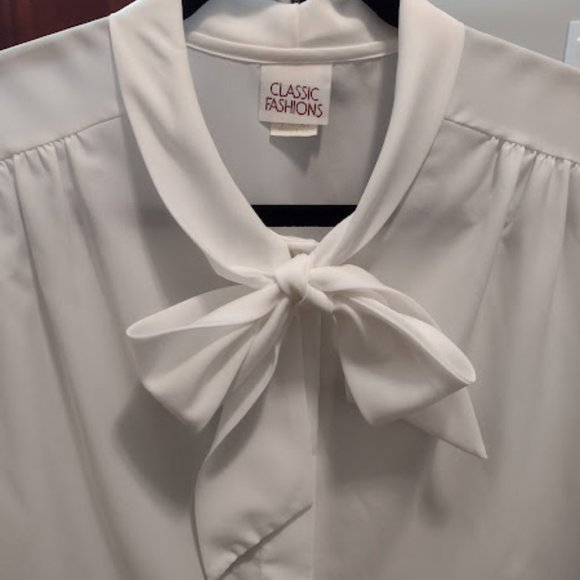 Classic Fashions, White 7-Front Buttons w/Tie, Short Sleeves, Size-20 - Picture 4 of 4